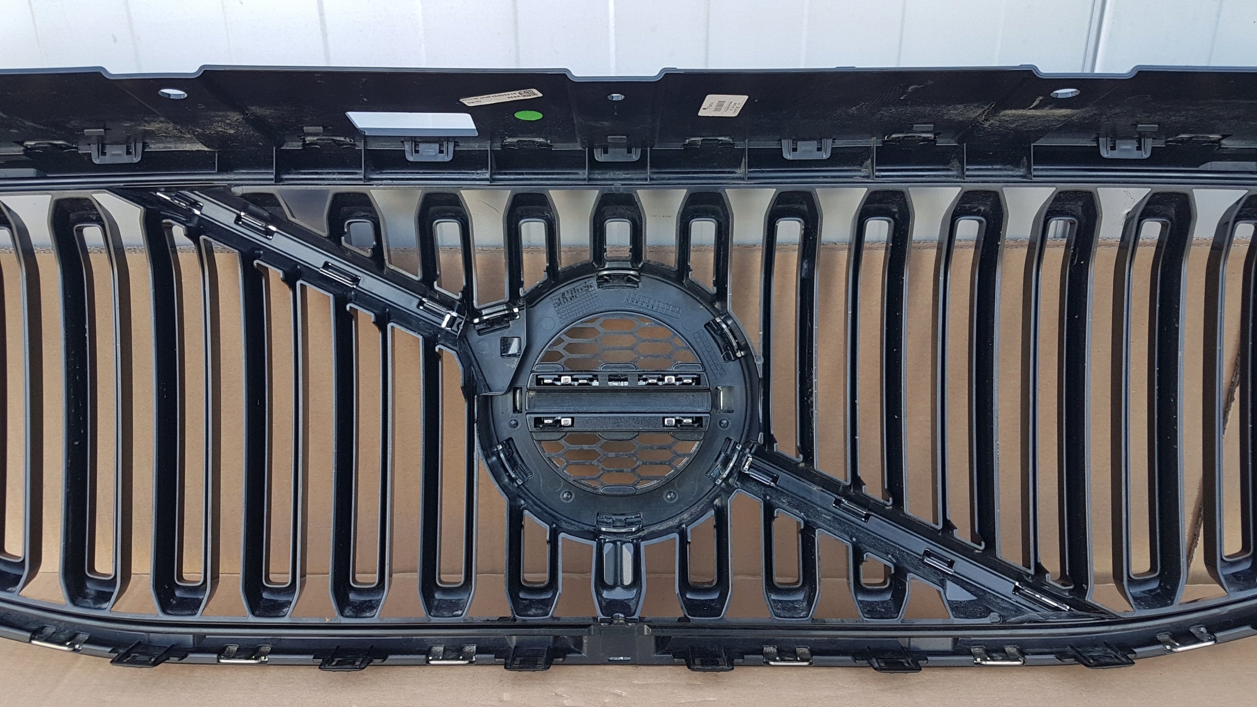 Kühlergrill Volvo XC60 II FRONTGRILL Kühlergitter