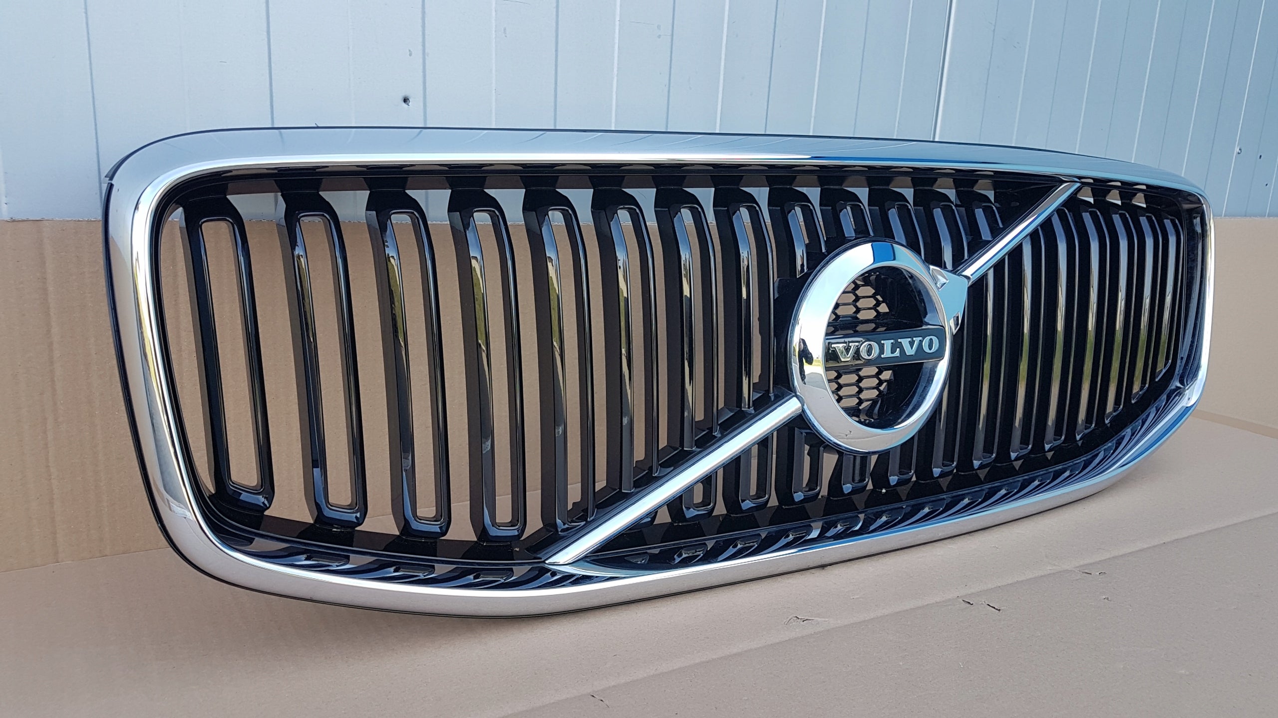 Kühlergrill Volvo XC60 II FRONTGRILL Kühlergitter