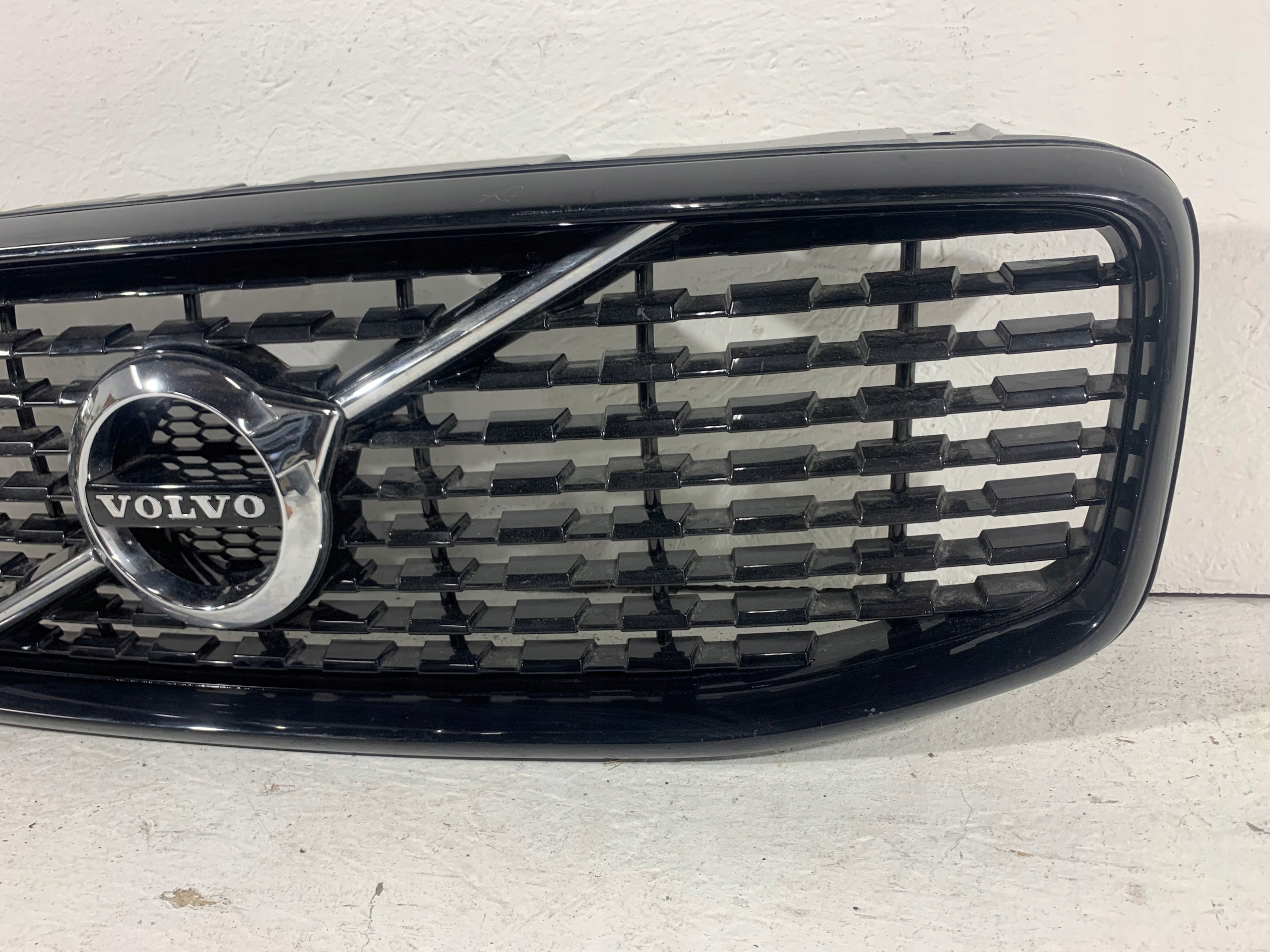 Kühlergrill Volvo XC60 II 2 FRONTGRILL Kühlergitter