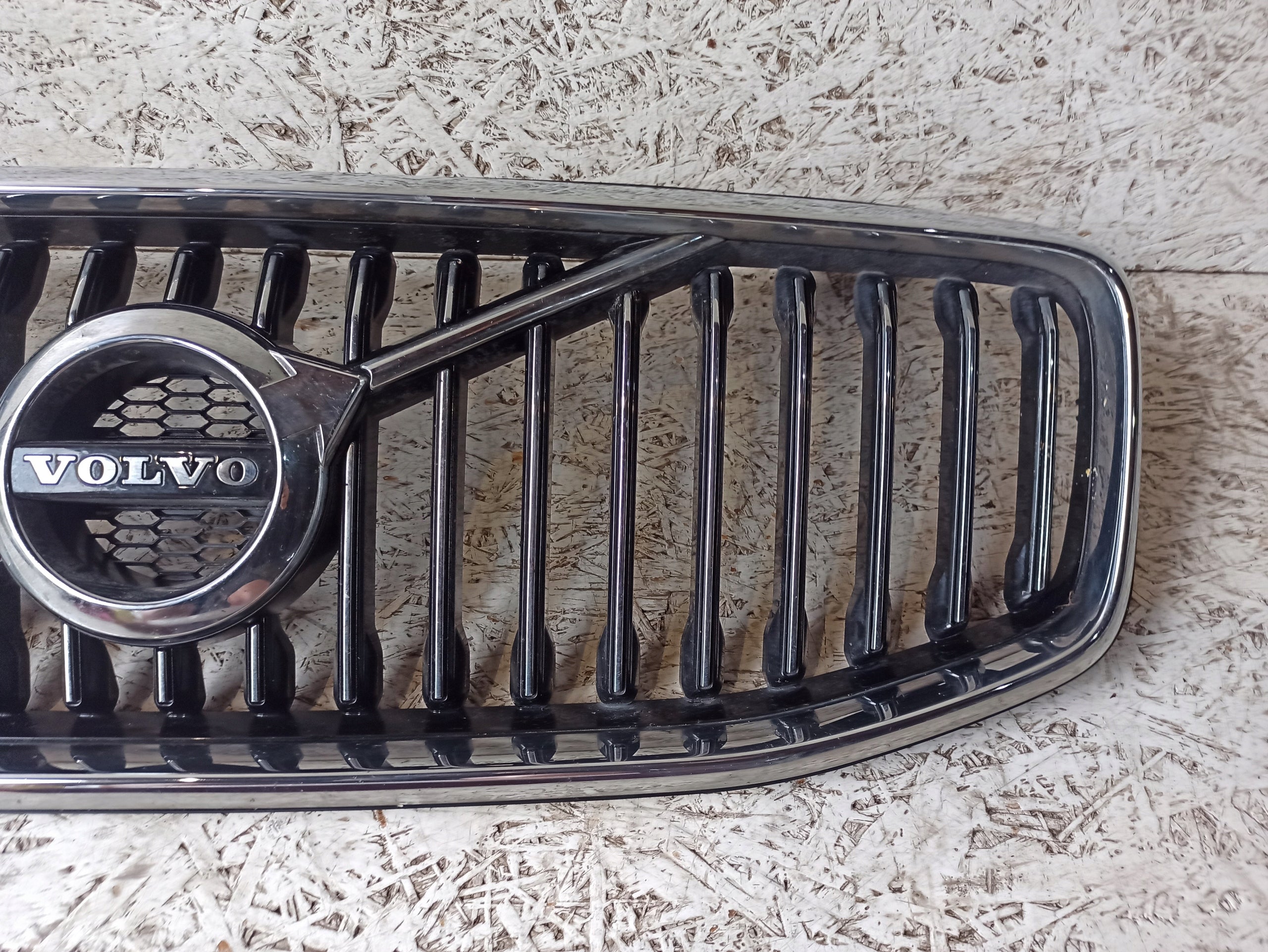 Kühlergrill Volvo XC60 II 2 FRONTGRILL Kühlergitter