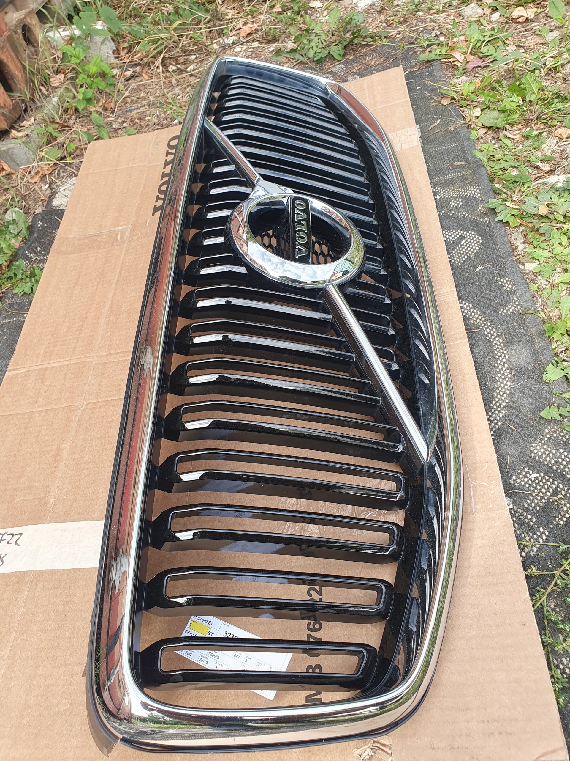 Kühlergrill Volvo XC60 II FRONTGRILL Kühlergitter