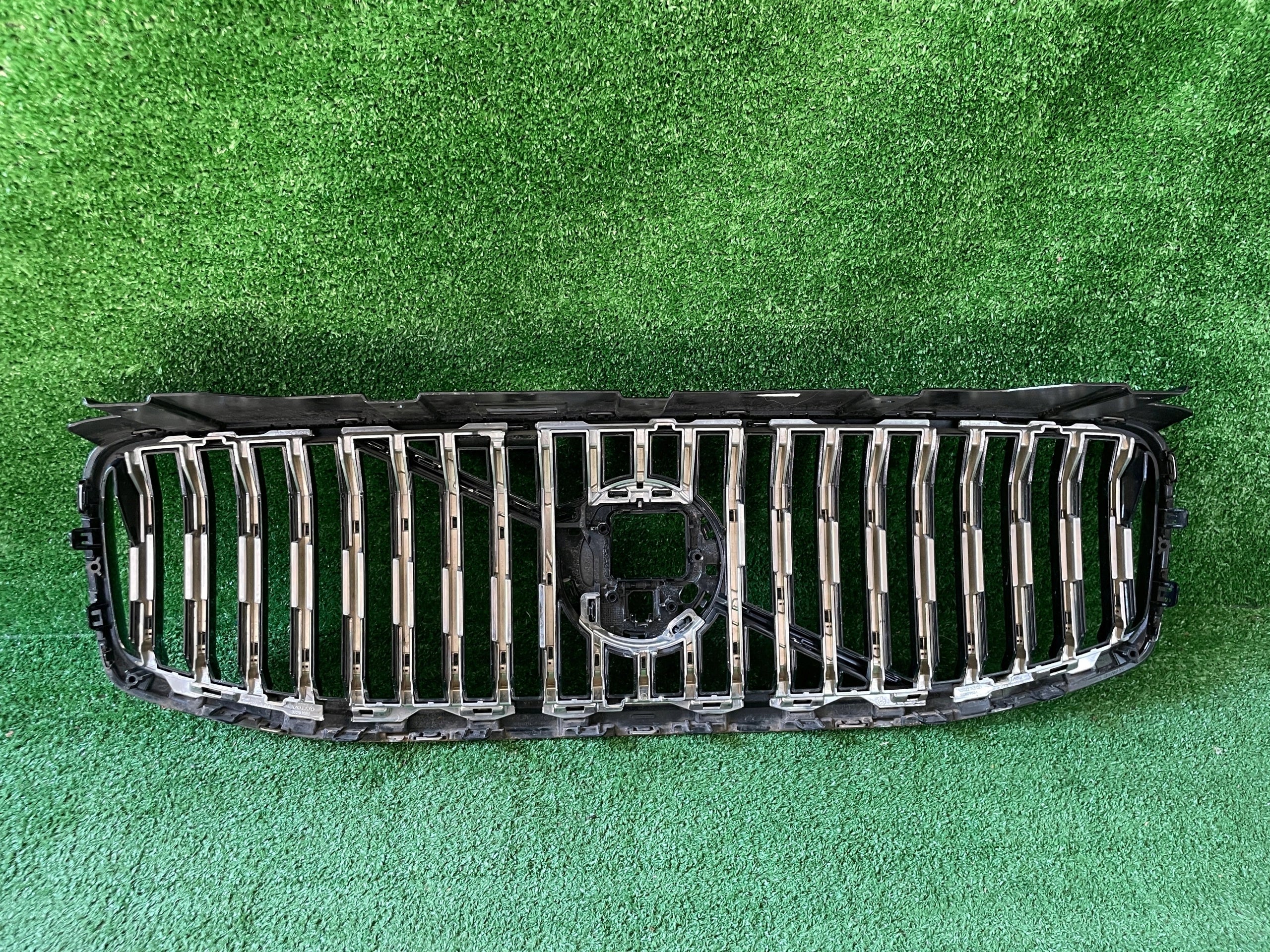 Kühlergrill Volvo XC60 II 2 FRONTGRILL 32291019 Kühlergitter